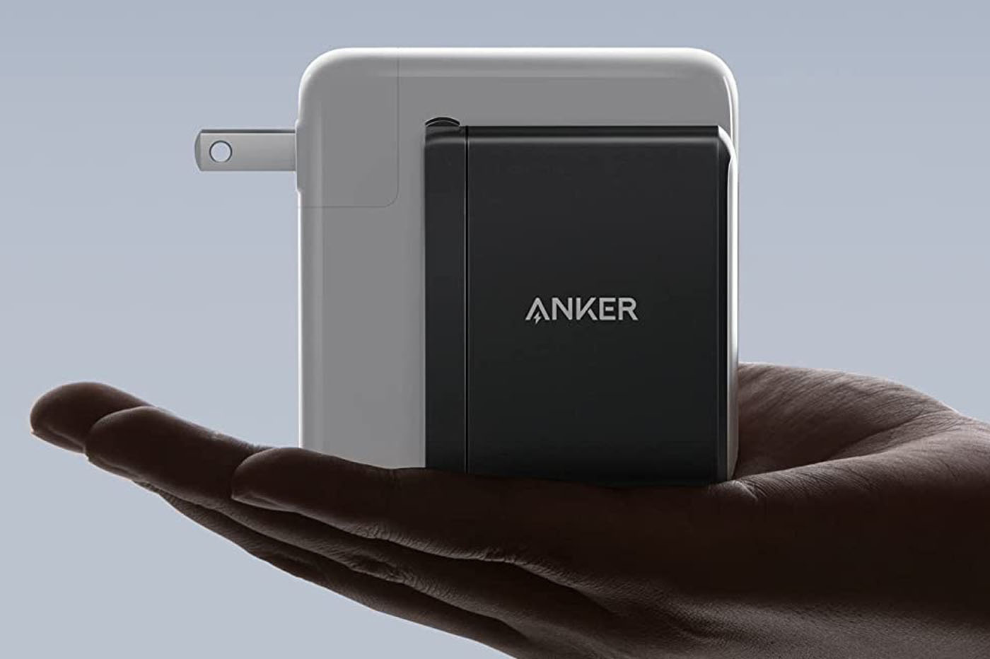 Anker : un petit adaptateur secteur 100W à trois ports USB